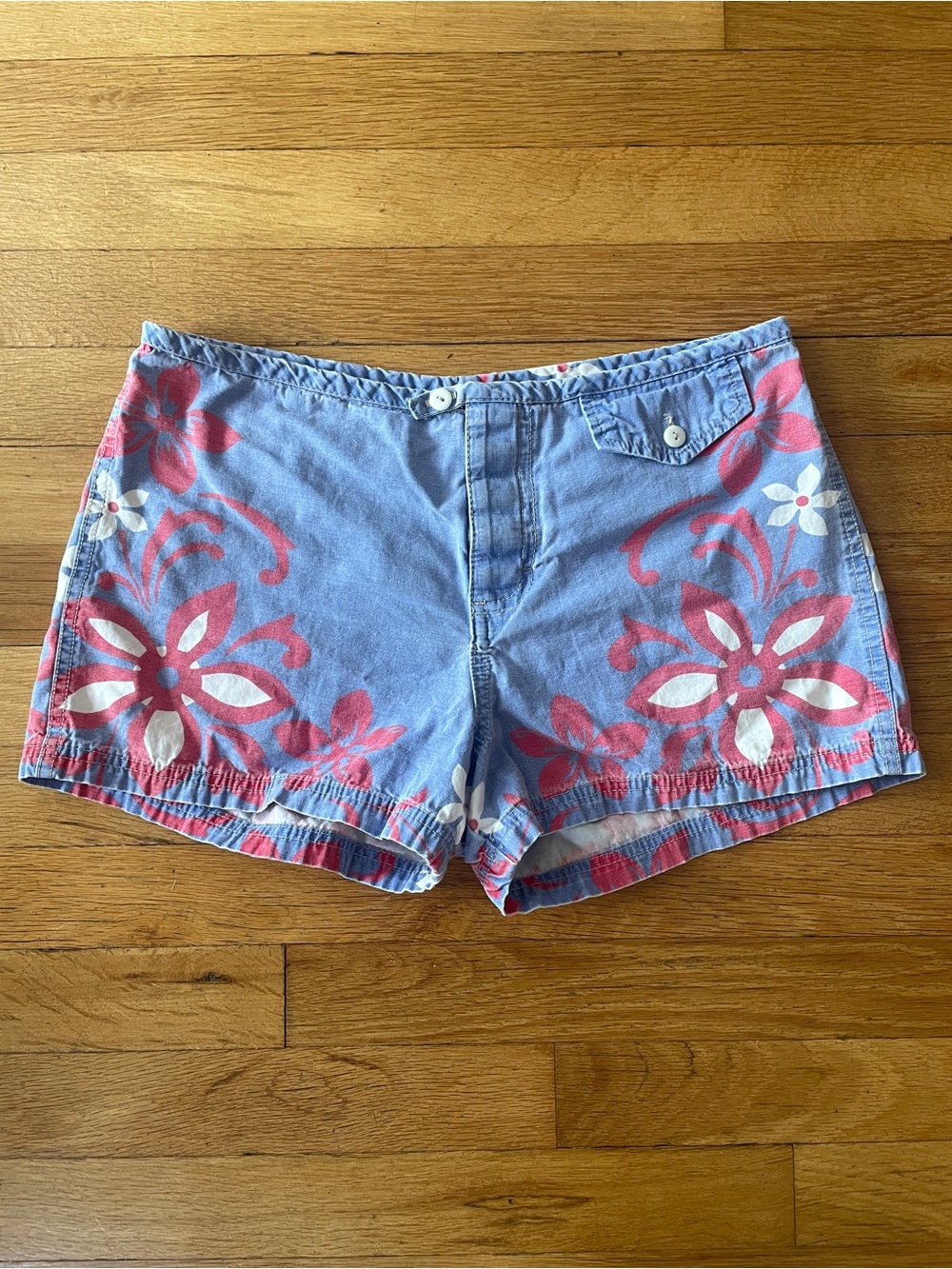 Vintage 90’s ROXY Board Shorts in Light Blue w Red & White Flower Print Size 7